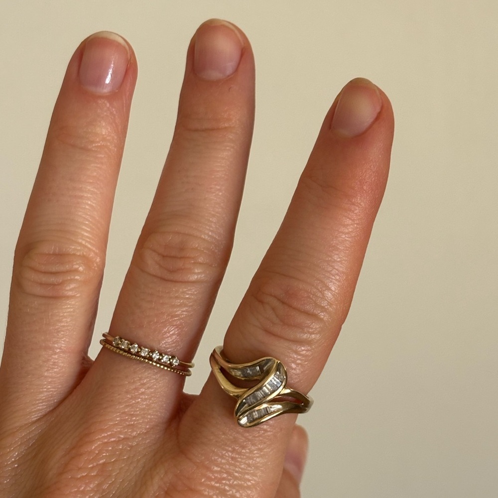 Vintage 10k Gold Wavy Ring with Channel Set Diamonds - Picture 8 of 8